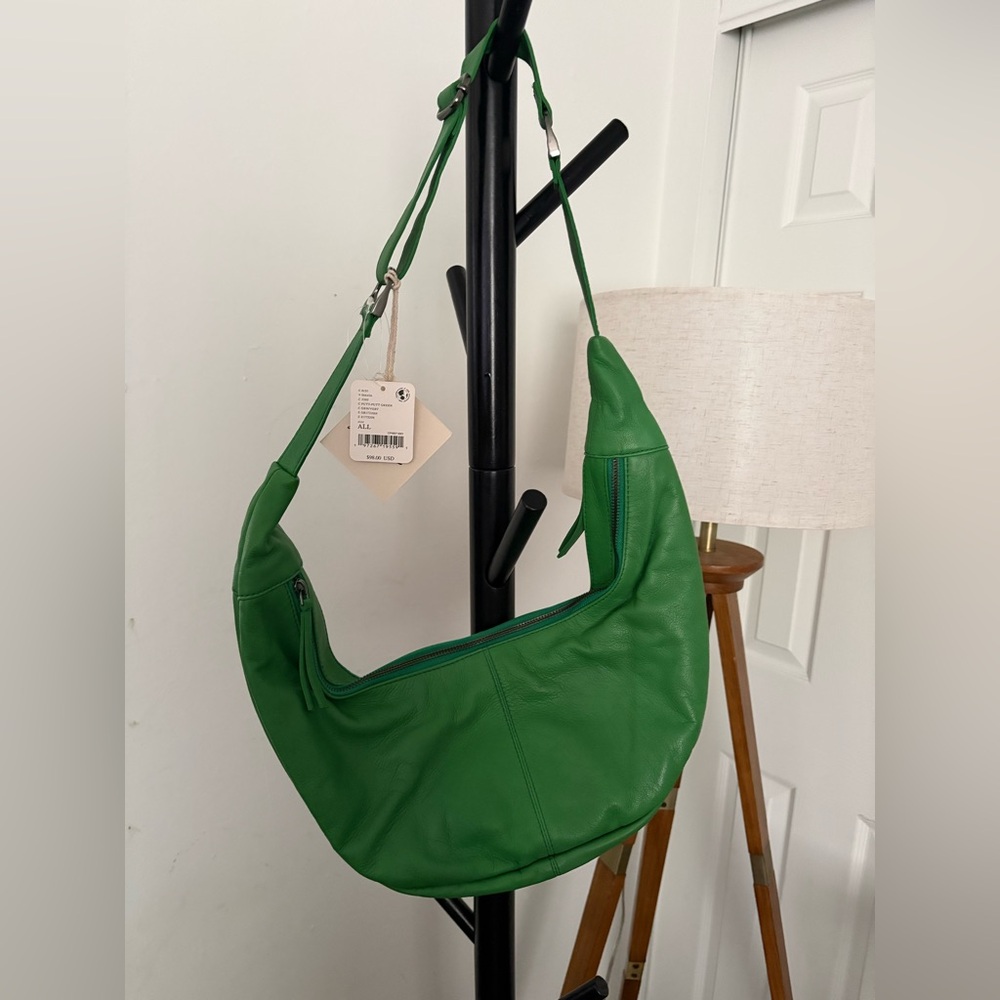 NWT FREE PEOPLE Idle Hands Sling Leather Bag | Putt Putt Green MSRP $98 - Picture 10 of 13